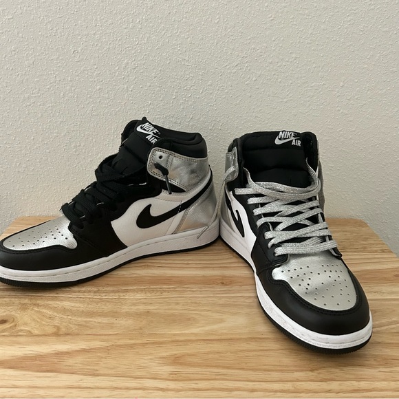 Nike Air Jordan 1 Retro High OG “Silver Toe” (Size 7) - Picture 4 of 10